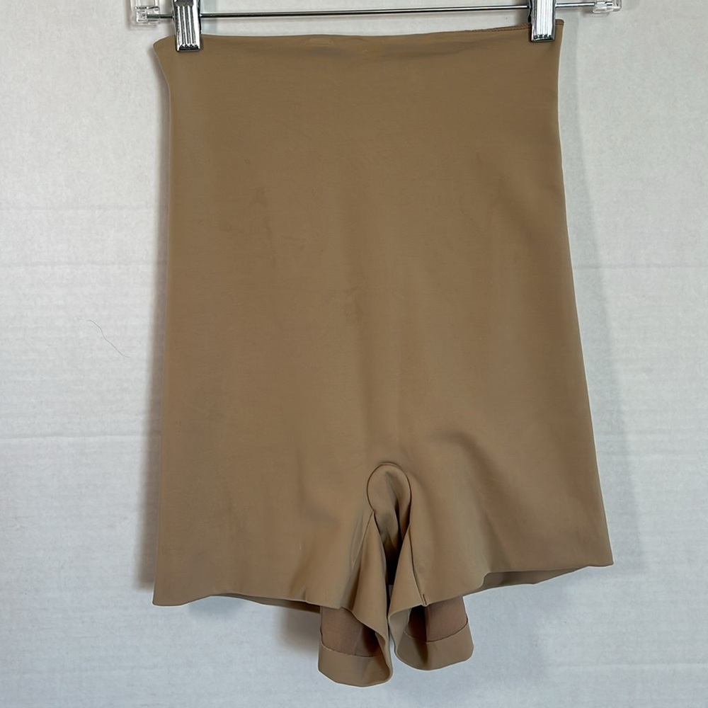 Love Your Assets Shorts Size 1X Spanx Shapewear Beige Slimming Mesh Lining